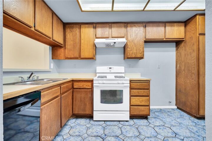 Property Photo:  955 E 3rd 202  CA 90802 