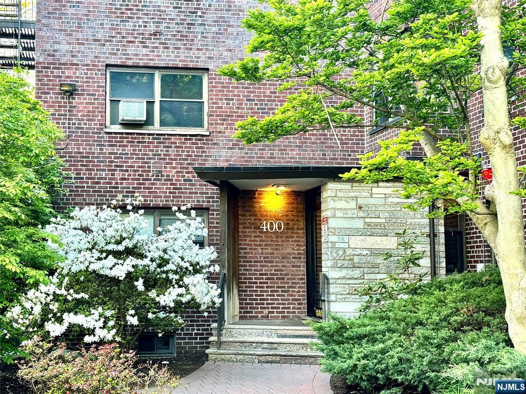 Property Photo:  400 Fairview Avenue 5-D  NJ 07024 