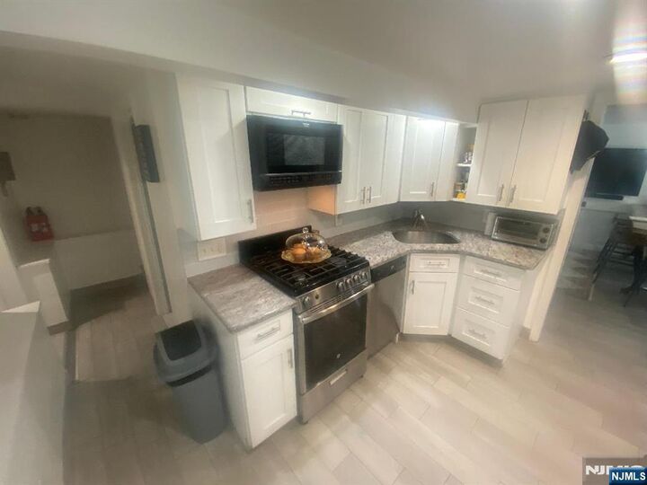 Property Photo:  47 Van Pelt Place  NJ 07424 