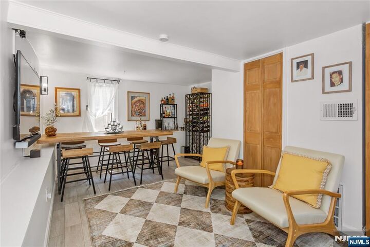 Property Photo:  47 Van Pelt Place  NJ 07424 