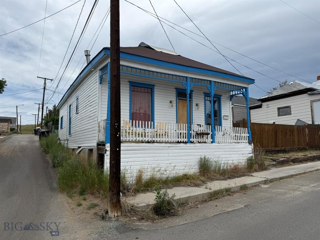 Property Photo:  605 Caledonia Street  MT 59701 