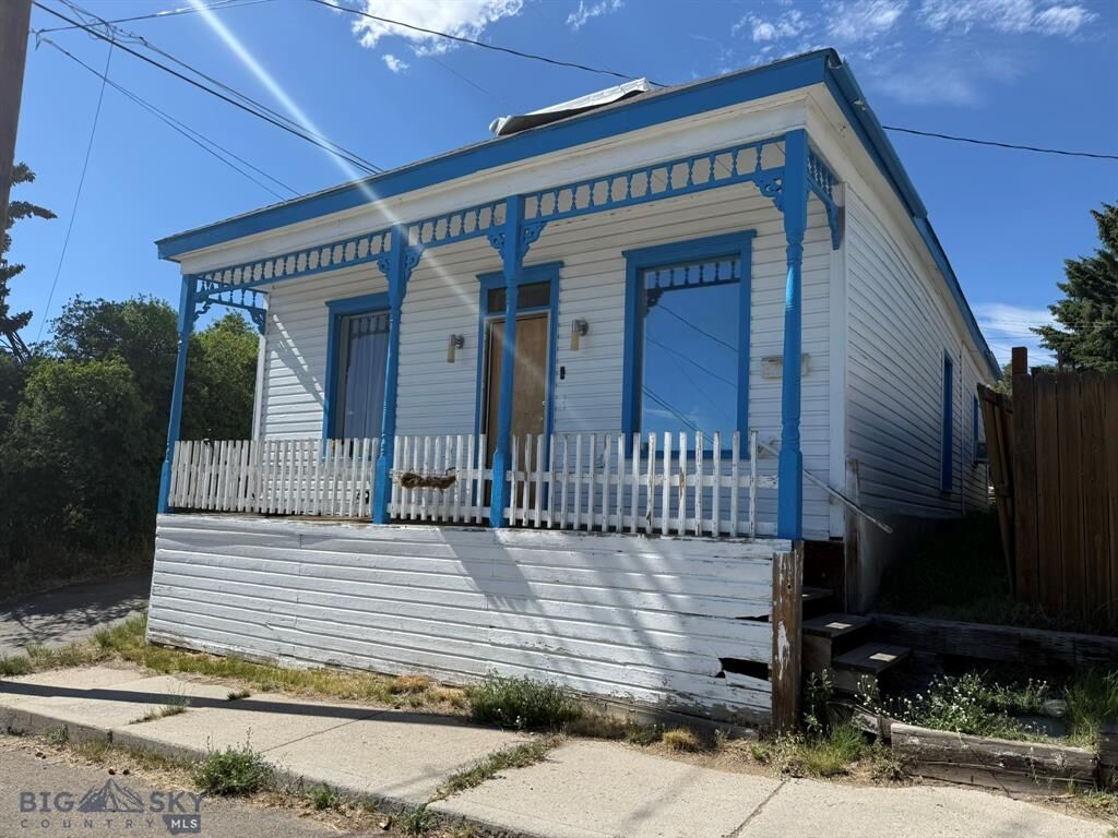 Property Photo:  605 Caledonia Street  MT 59701 
