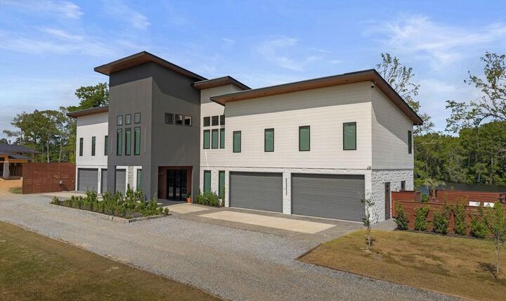 Property Photo: 984 Marina Boulevard LA 70471