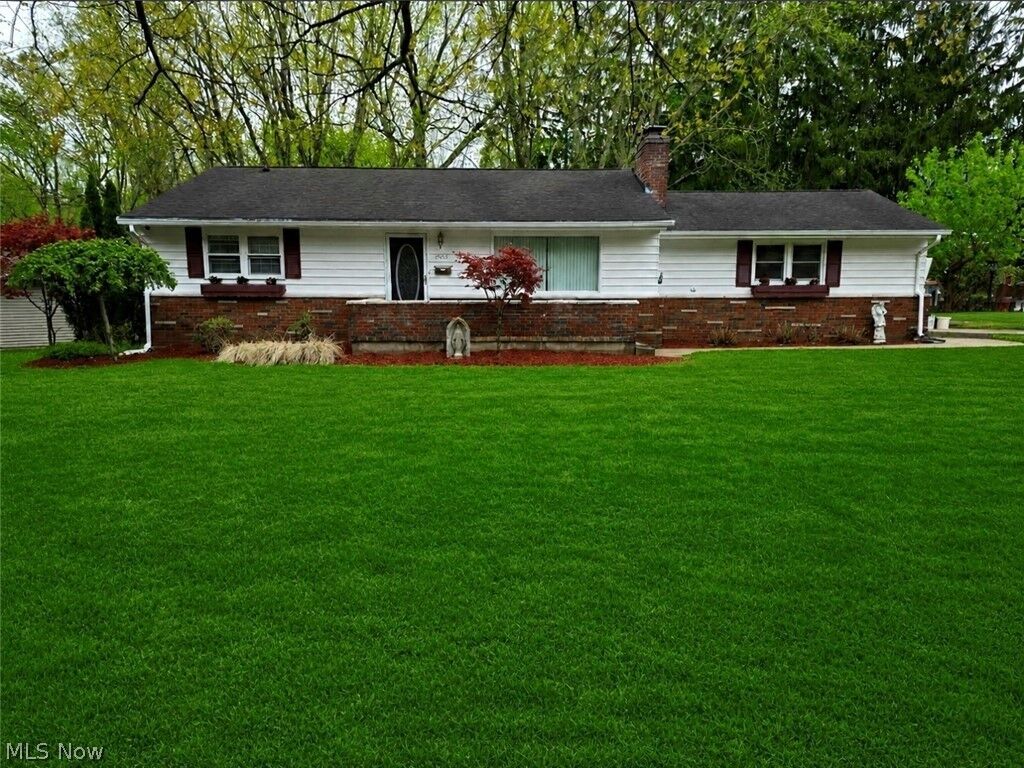 Property Photo: 1702 Bears Den Road OH 44511