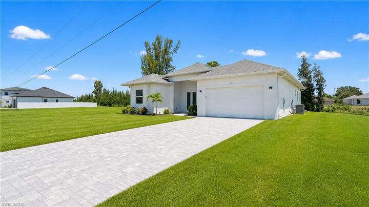 Property Photo: 121 NE 8th Ter FL 33909
