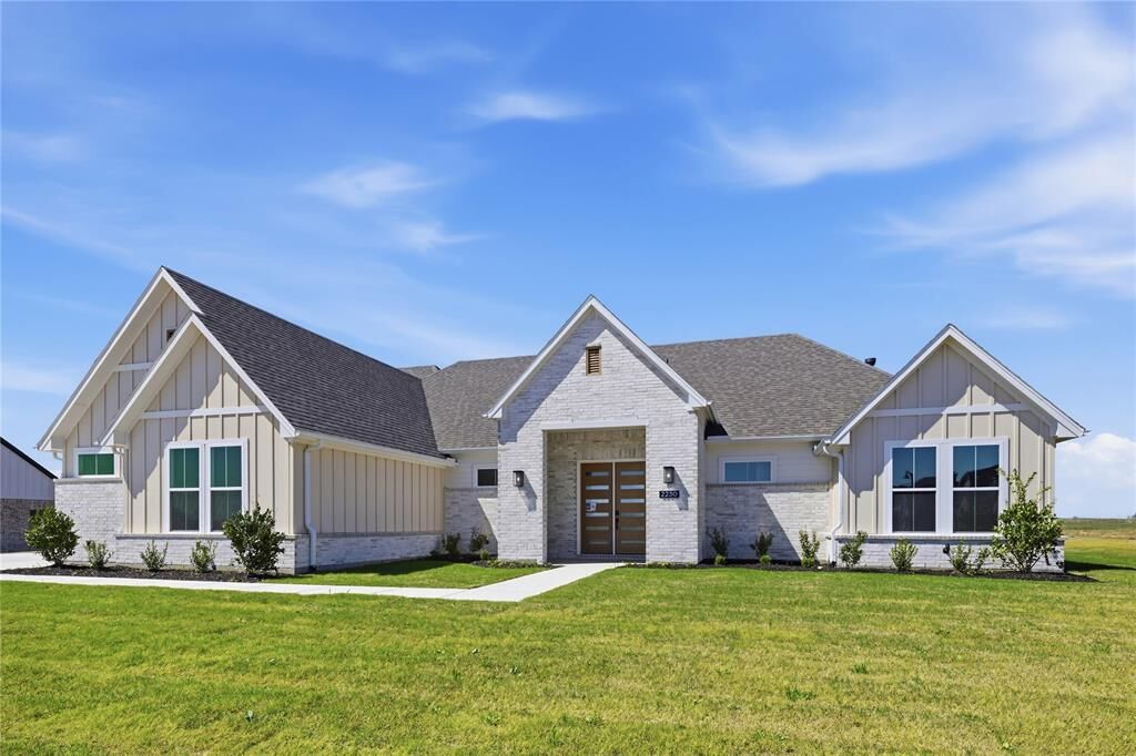 Property Photo:  2230 Tutt Trail  TX 75167 