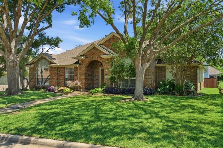 Property Photo:  1213 Holly Hill Drive  TX 75052 