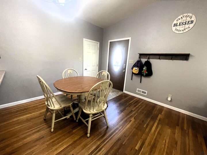 Property Photo:  1221 S Helen St  IA 51106 