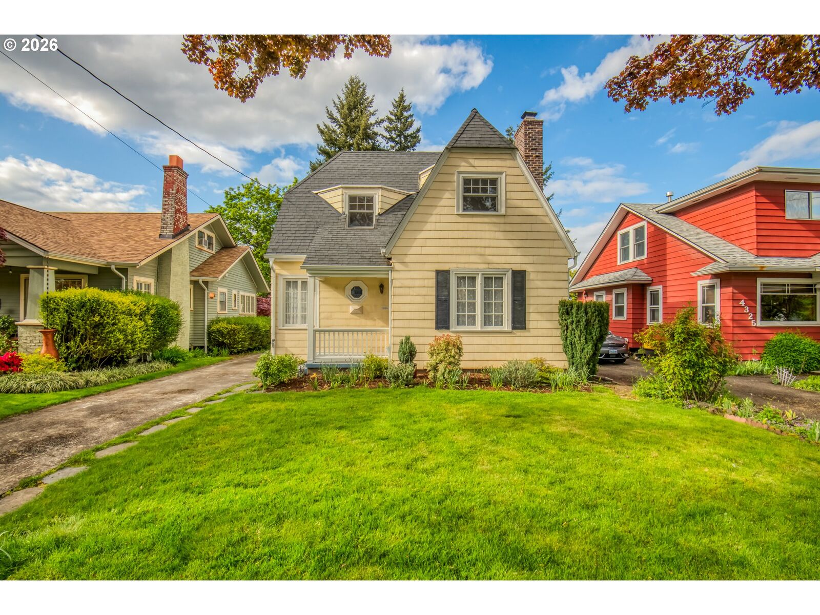 Property Photo:  4315 NE Laurelhurst Pl  OR 97213 