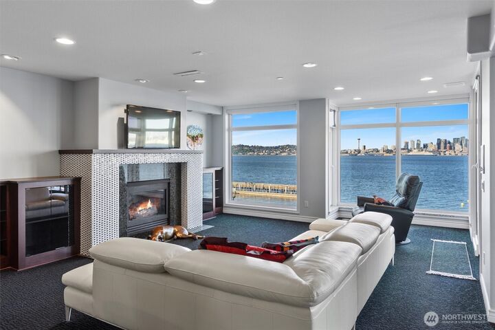 Property Photo:  1661  Harbor Avenue SW 502  WA 98116 