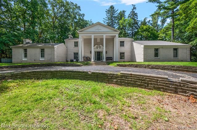 Property Photo:  469 Goodhue Road  MI 48304 