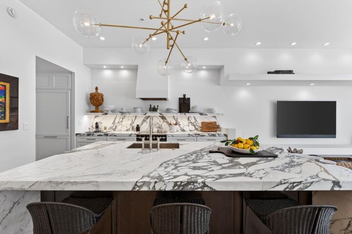 Property Photo:  333 Santana Row 222  CA 95128 