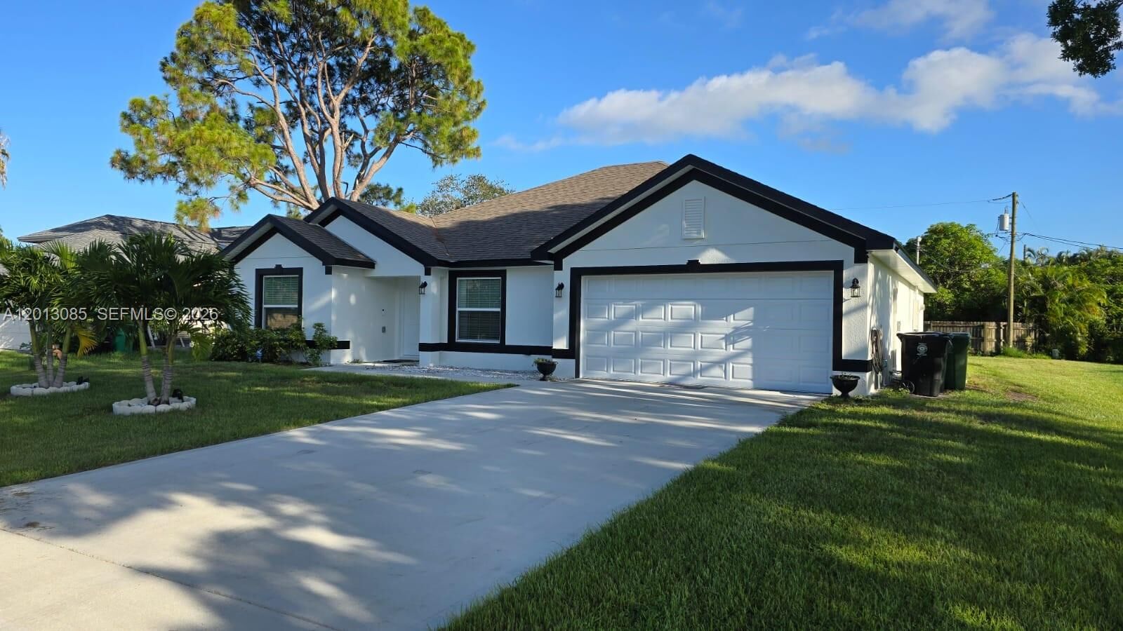 Property Photo:  2650 SE Caladium Ave  FL 34952 