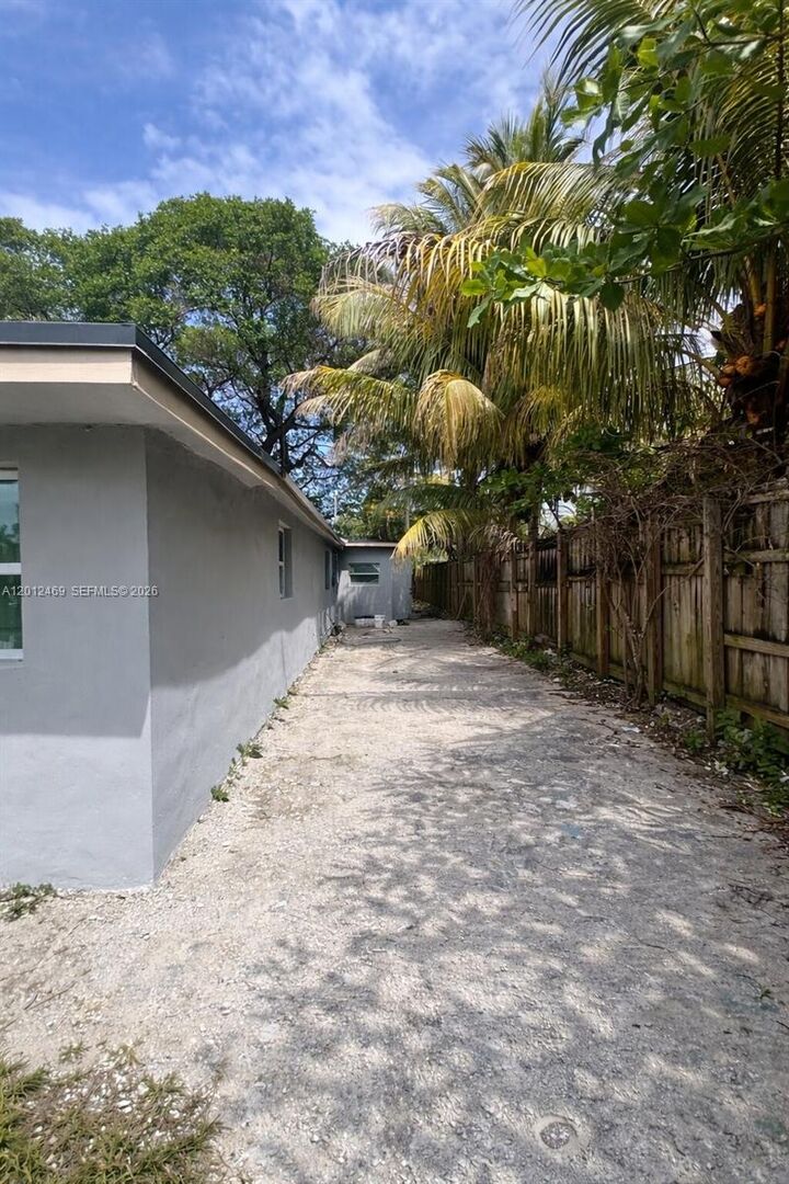 Property Photo:  1861 NW 112th St  FL 33167 