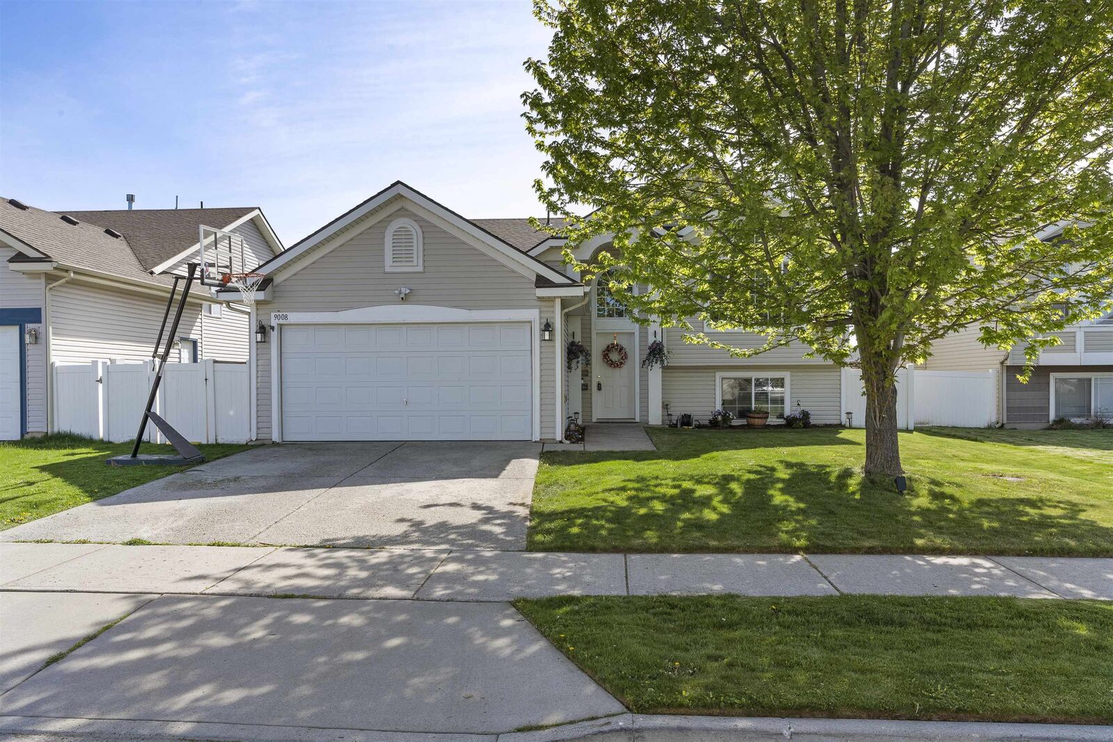 Property Photo:  9008 N Oak St  WA 99208 