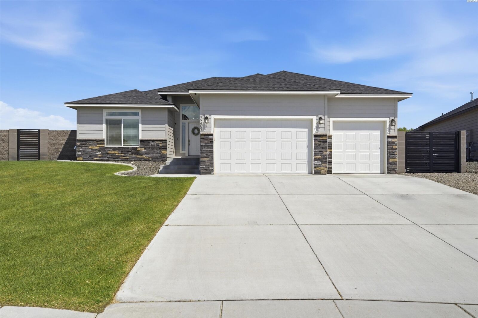 Property Photo:  7207 Cornflower Dr  WA 99301 
