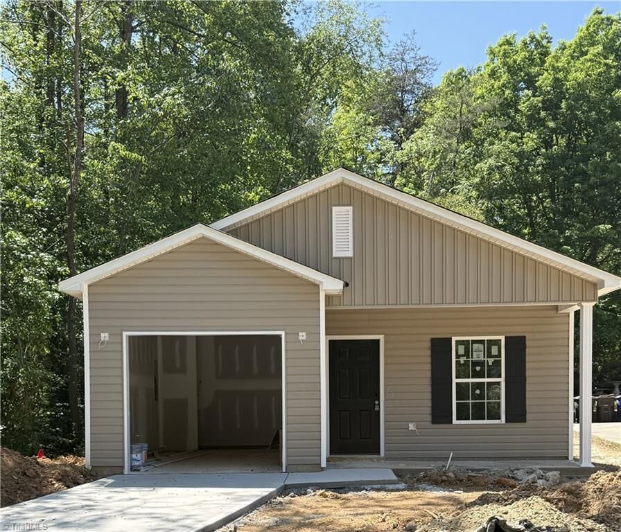 Property Photo:  2915 Bainbridge Drive  NC 27105 