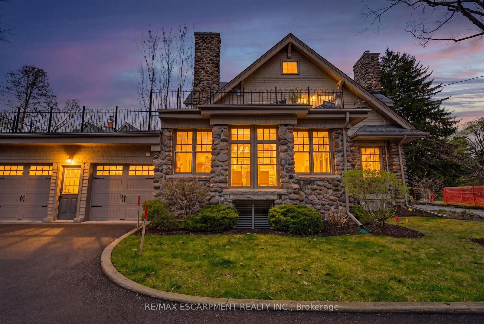 Property Photo: 3083 Lakeshore Road ON L7N 1A3