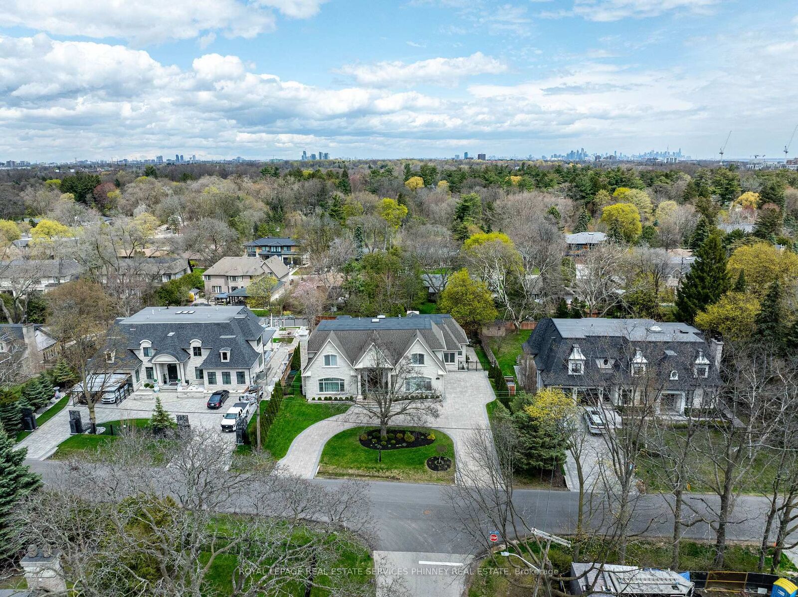 Property Photo:  1511 Broadmoor Avenue  ON L5G 3T7 