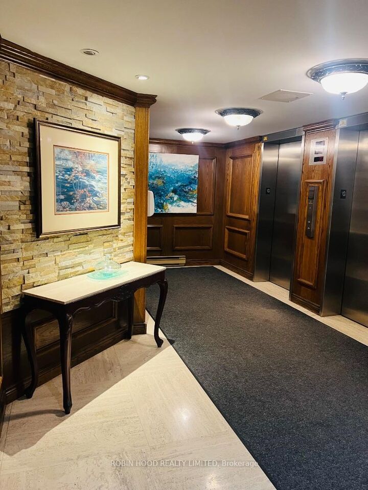 Property Photo: 530 Laurier Avenue W 910 ON K1R 7T1