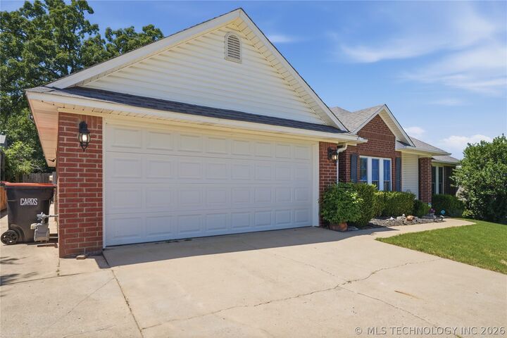 Property Photo:  1919 Teluride Drive  AR 72956 