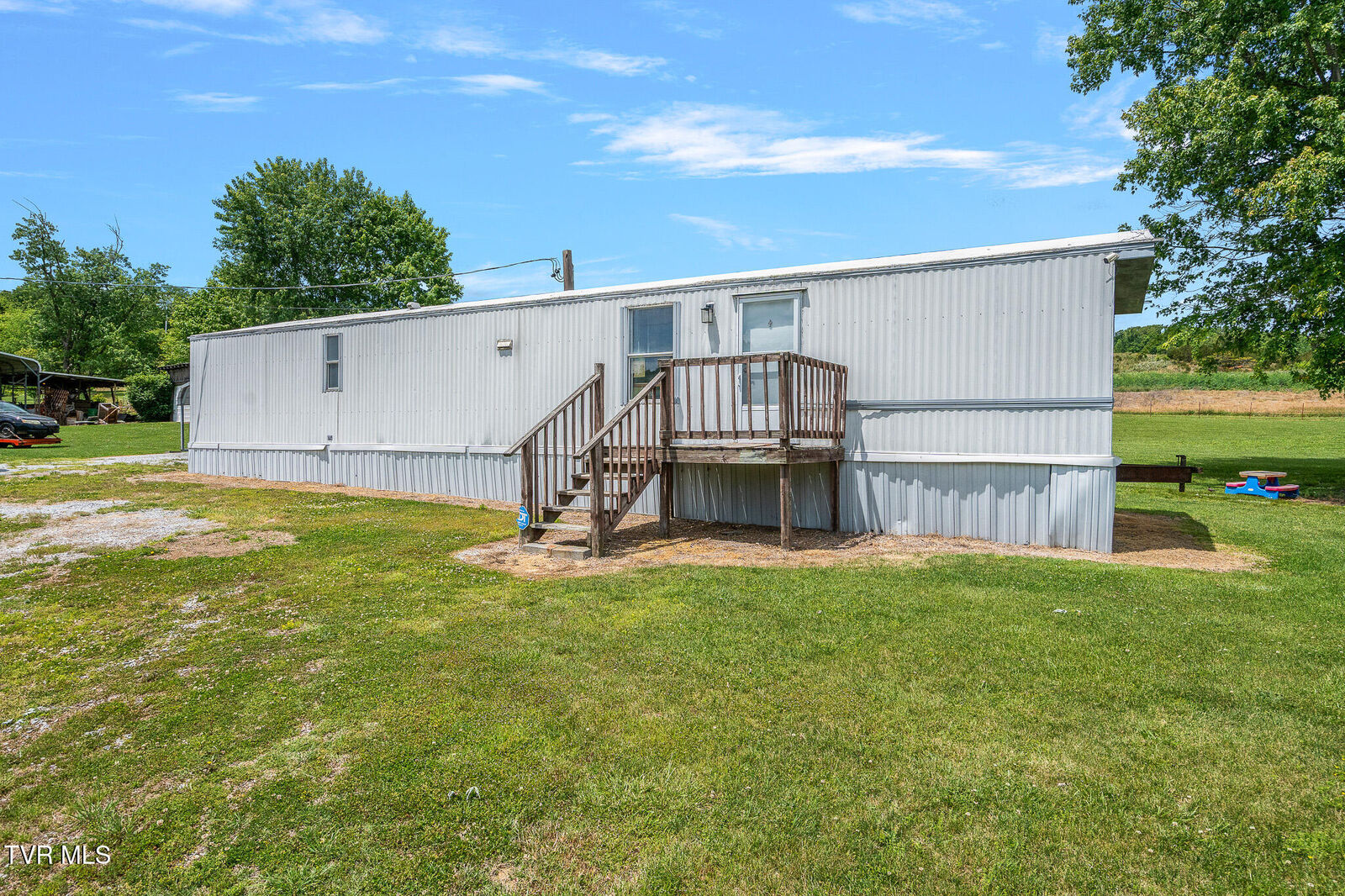 Property Photo:  