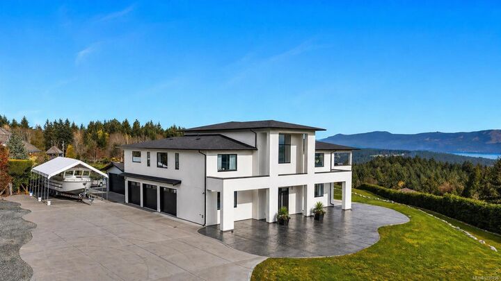 Property Photo: 755 Butterfield Rd BC V8H 1B6