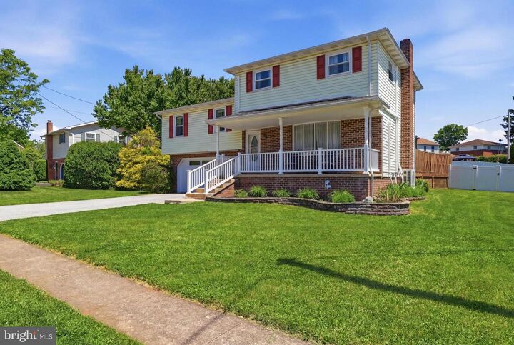 Property Photo: 1921 South Drive PA 17408