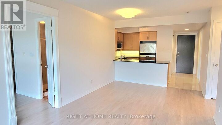 Property Photo:  28 William Carson Crescent 704  ON M2P 2H1 