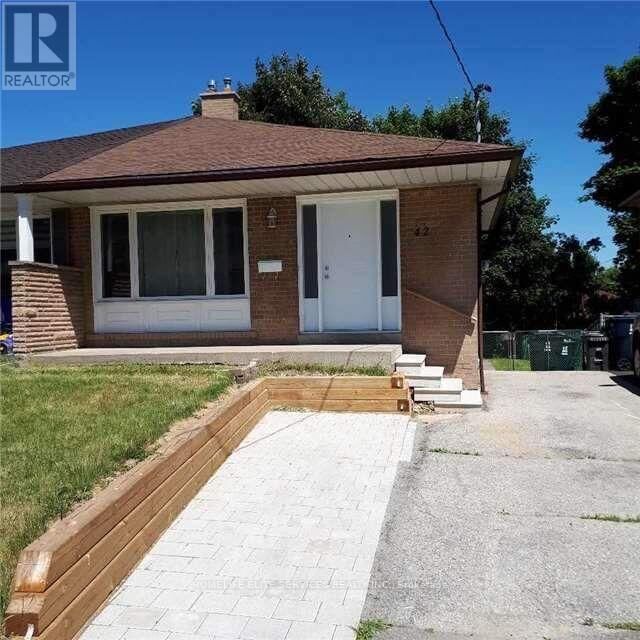 Property Photo:  42 Pender Crescent  ON M1T 2M7 