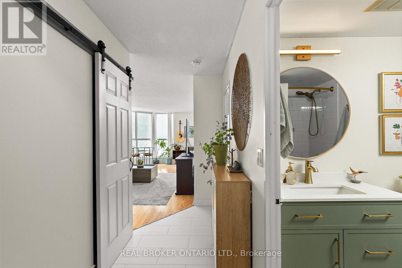 Property Photo:  140 Dunlop Street East 504  ON L4M 6H9 