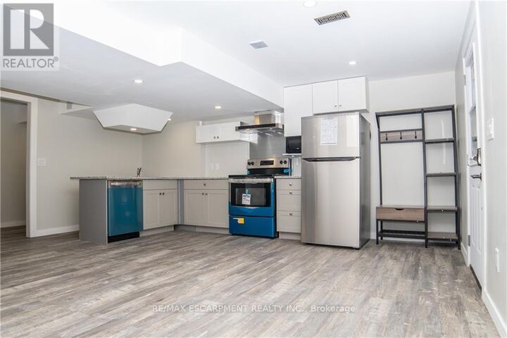Property Photo:  43 Fleming Crescent Lower  ON N3W 0C3 