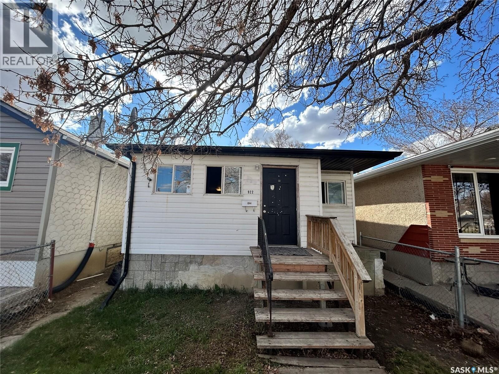 Property Photo:  922 Garnet Street  SK S4T 2X5 