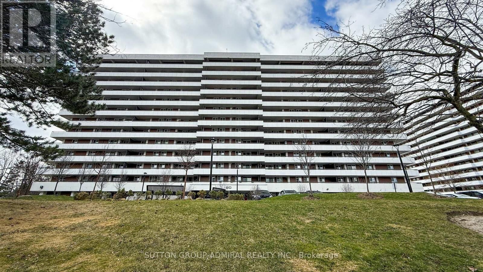 Property Photo:  80 Inverlochy Boulevard 1011  ON L3T 4P3 