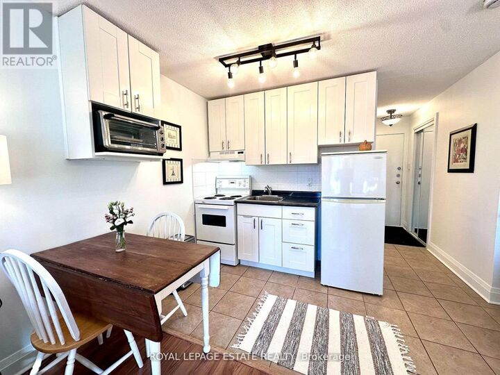 Property Photo:  123 Woodbine Avenue 309  ON M4L 3V8 