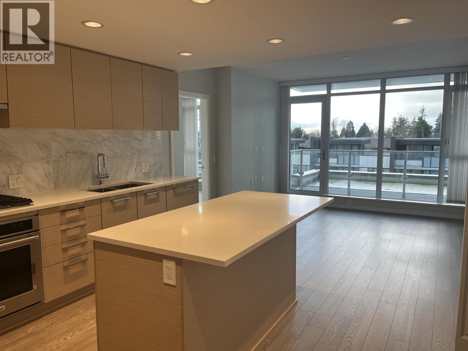Property Photo:  6700 Dunblane Avenue 402  BC V5H 0J3 