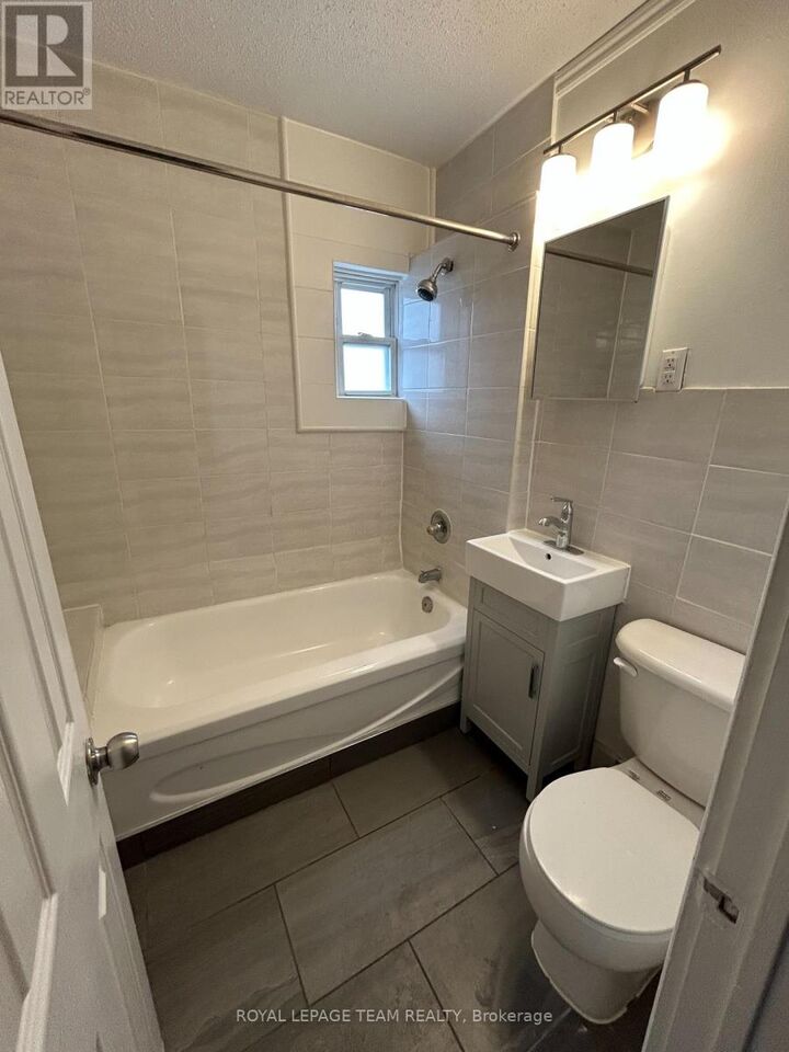 Property Photo:  883 Somerset Street West 6  ON K1R 6R6 
