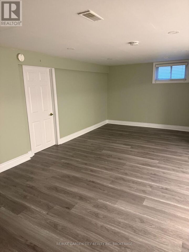 Property Photo:  44 Valencourt Drive  ON L3C 1M8 