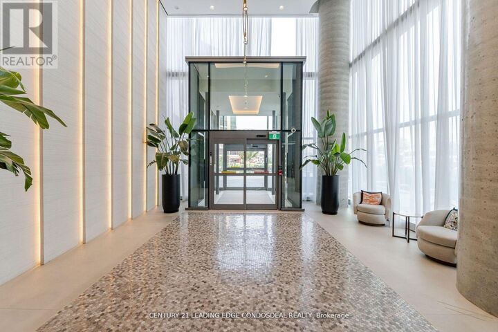 Property Photo:  7890 Jane Street 4103  ON L4K 0K9 