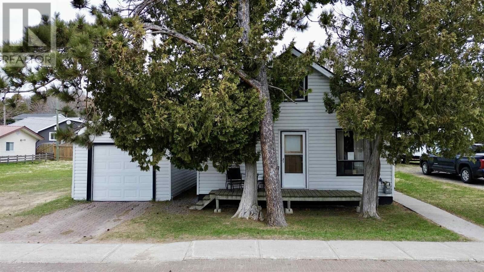 Property Photo:  66 Hudson St  ON P0R 1C0 