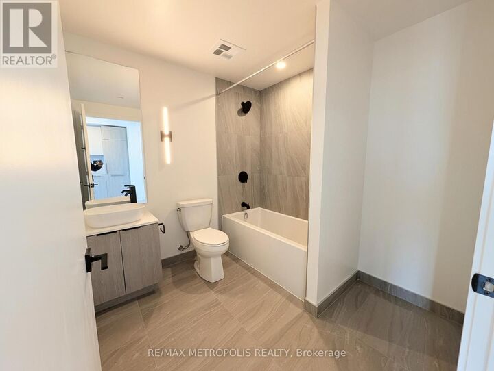 Property Photo:  1185 Dupont Street 2704  ON M6H 0G5 