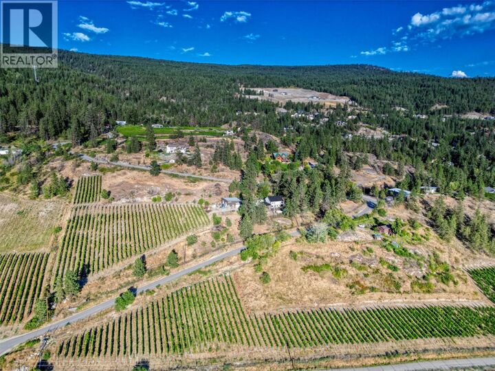 Property Photo: 1305 Smethurst Road BC V0H 1N1