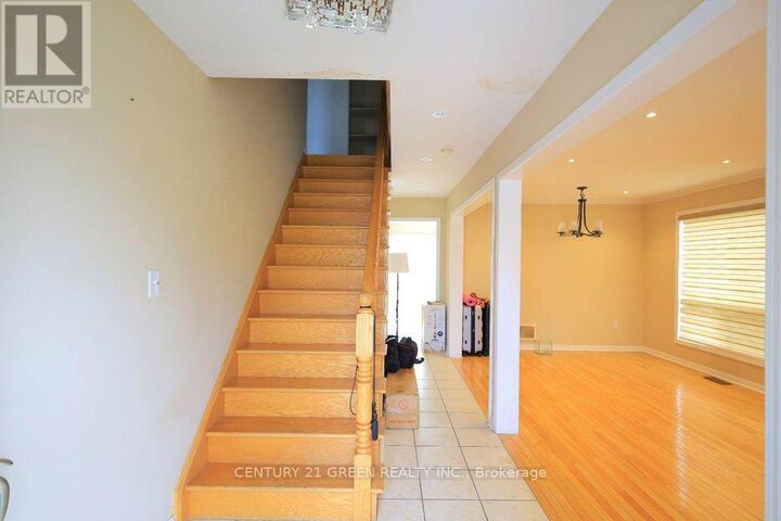 Property Photo:  98 Muskox Drive (Main)  ON M1B 6E5 