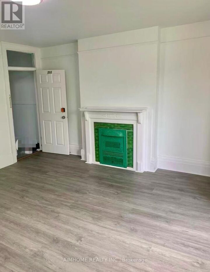 Property Photo:  625 Bathurst Street  ON M5S 2R2 