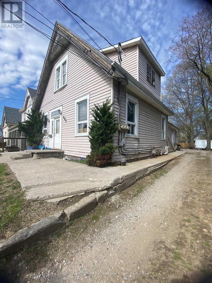 Property Photo:  466 Adelaide Street North  ON N6B 3H9 
