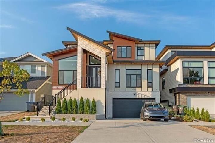 Property Photo: 16759 18 Avenue BC V3Z 9X5