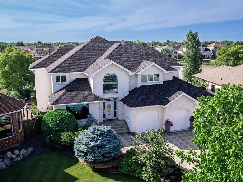 Property Photo: 262 Orchard Hill Drive MB R3X 1J8