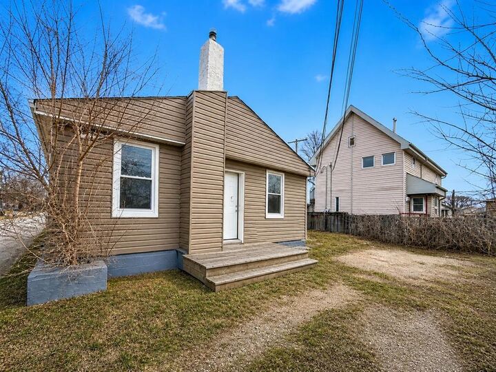 Property Photo:  159 Cecil Street  MB R3E 2Z1 