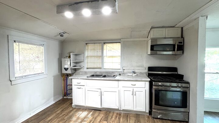 Property Photo:  1018 S Wilson Street  FL 32536 