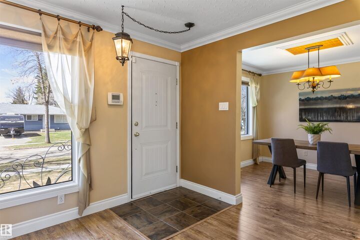 Property Photo:  5 Greenview Crescent  AB T8N 0S9 